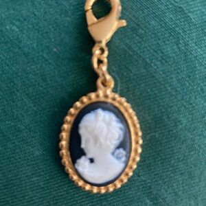 BEN AMUN Elegant Gold and Blue Cameo Pendant